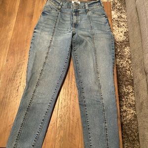 Levi Mom Jean. Size 7 - W28